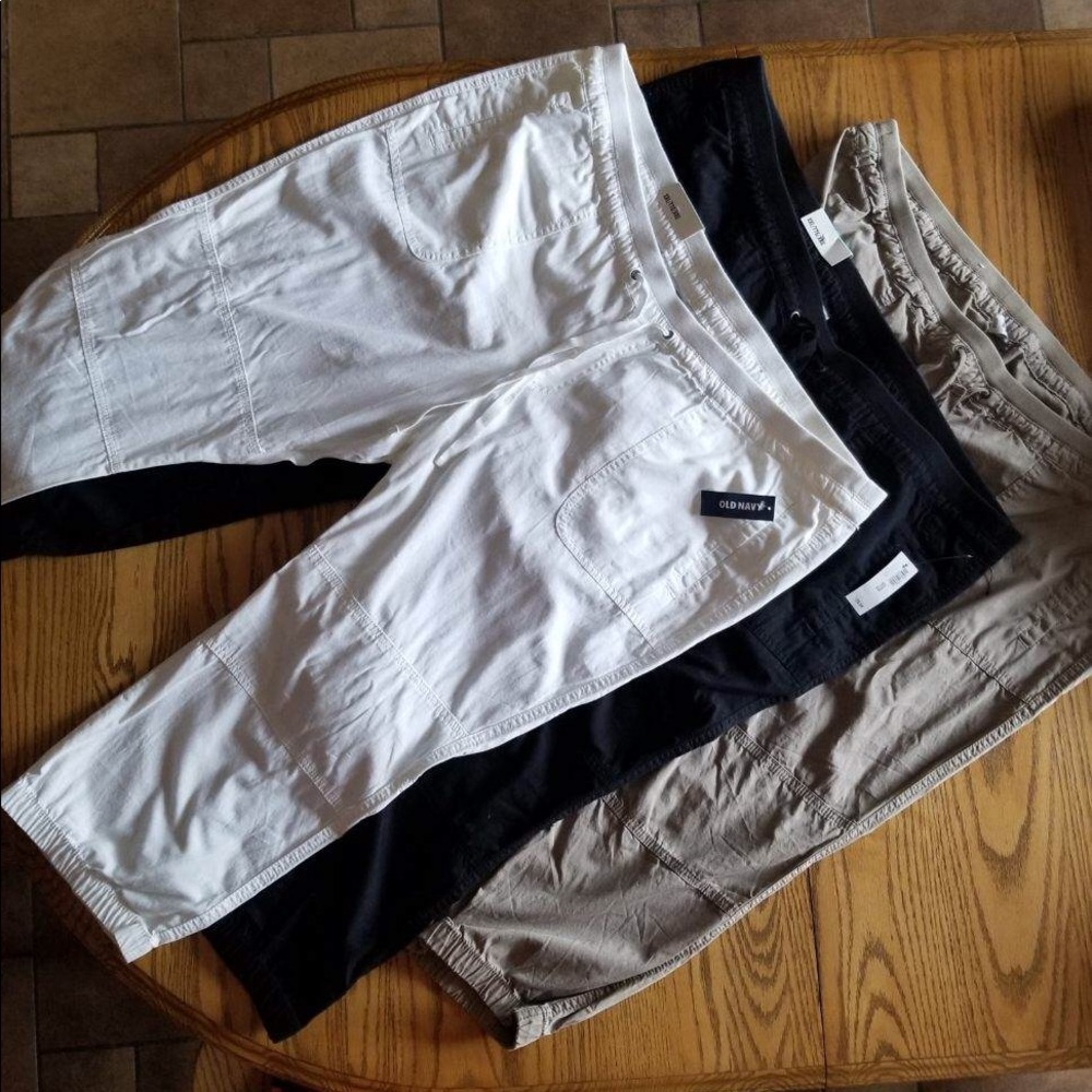 Brand New White Old Navy Capris